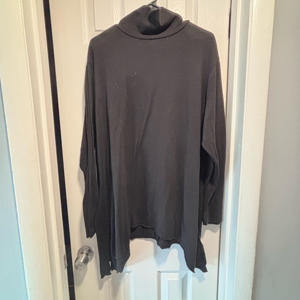 Black Turtleneck Sweater with Relaxed Fit and Long Sleeves